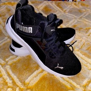 Women’s size 10 Puma Sneakers